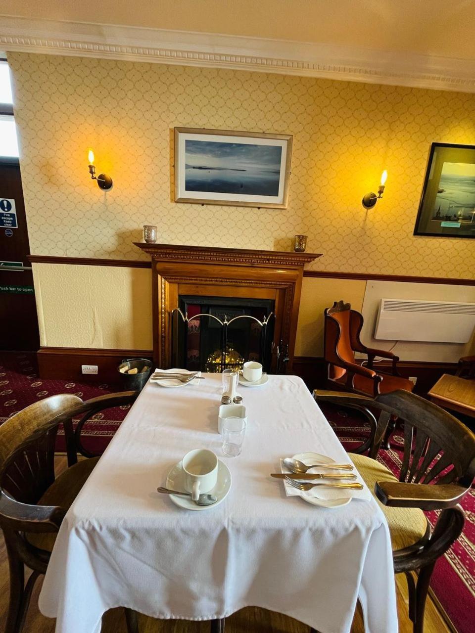 The By Paymán Club