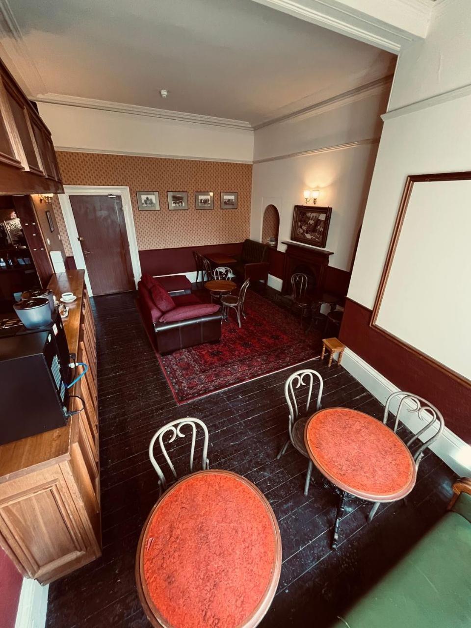Hotel The 3*